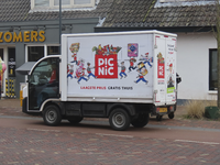 901423 Afbeelding van een elektrische bestelauto van online supermarkt PICNIC, geparkeerd op de Meerndijk te De Meern ...